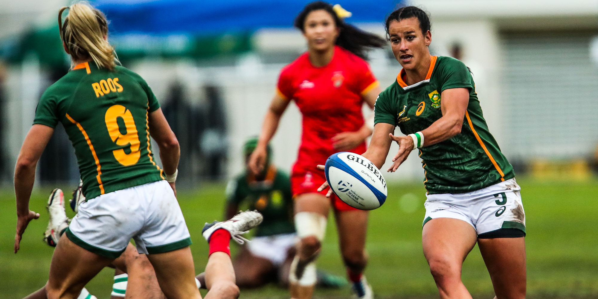 Marlize de Bruin feeds Nadine Roos in the semi-final against China.