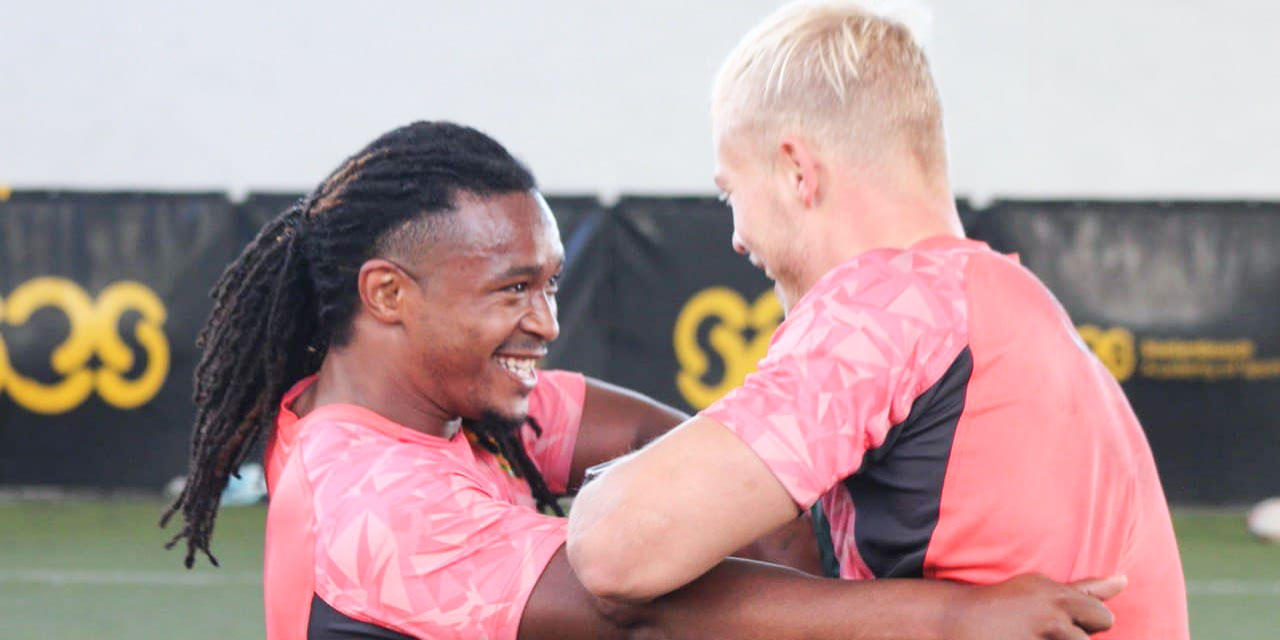 Branco du Preez and JC Pretorius during training.