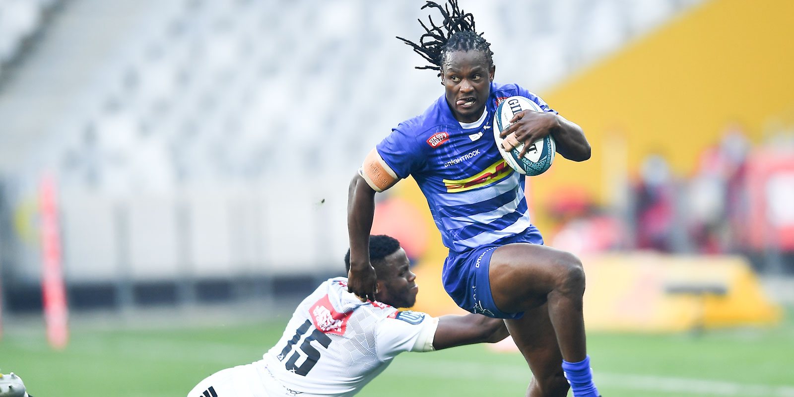 Seabelo Senatla scored a sensational try for the DHL Stormers against the Cell C Sharks.