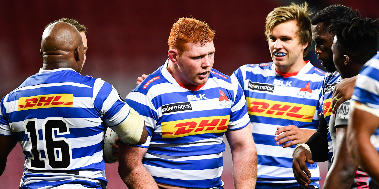 Steven Kitshoff congratulated by his team after his try.